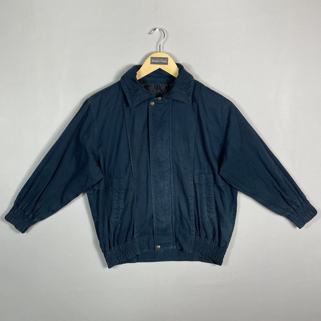 Dark Navy Casual Bomber / Windbreaker Jacket (Category: Coats, Jackets and Outerwear) located in Norzagaray. Submitted by sevenjscloset (Listing ID 1470011179, Image 1). Description: - Item: Dark Navy Casual Bomber / Windbreaker Jacket (Code: 33) - Color: Dark Navy - Size/Dimensions: Length: 22 inches | Width: 19 inches (Fits like Medium) - Condition: 8/10, No issues - Model Reference: Height: 5'2 | Weight: 50kg - Versatile and easy to style for 
