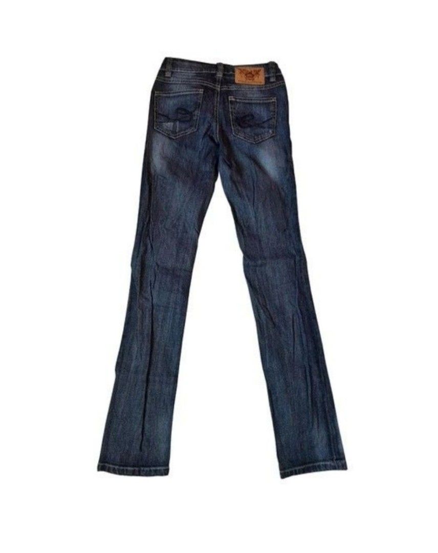 PreLoved Esprit Denim Jeans Size 25 (Category: Jeans) located in Manila. Submitted by crejzshoppe (Listing ID 1470001769, Image 2). Description: EDC by Esprit In very good condition Size 25 - Dark wash denim jeans with subtle whiskering on front thighs - Straight leg cut with a mid-rise waist for everyday comfort - Detailed stitching on back pockets and leather brand patch - Unique small red tag detail on bottom left hem - Versatile staple piece,