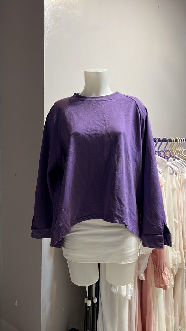 DECLUTTER Purple long sleeve oversized crewneck sweatshirt (Category: Coats, Jackets and Outerwear) located in Lingayen. Submitted by lelaserene (Listing ID 1470113119, Image 1). Description: DECLUTTERING MY CLOTHES FOR ONLY 50 EACH no issue size : large location: pangasinan — mop: gcash/maribank — mod: direct j&t (shipping fee shouldered by buyer) — u can dm me for more info/pics!.