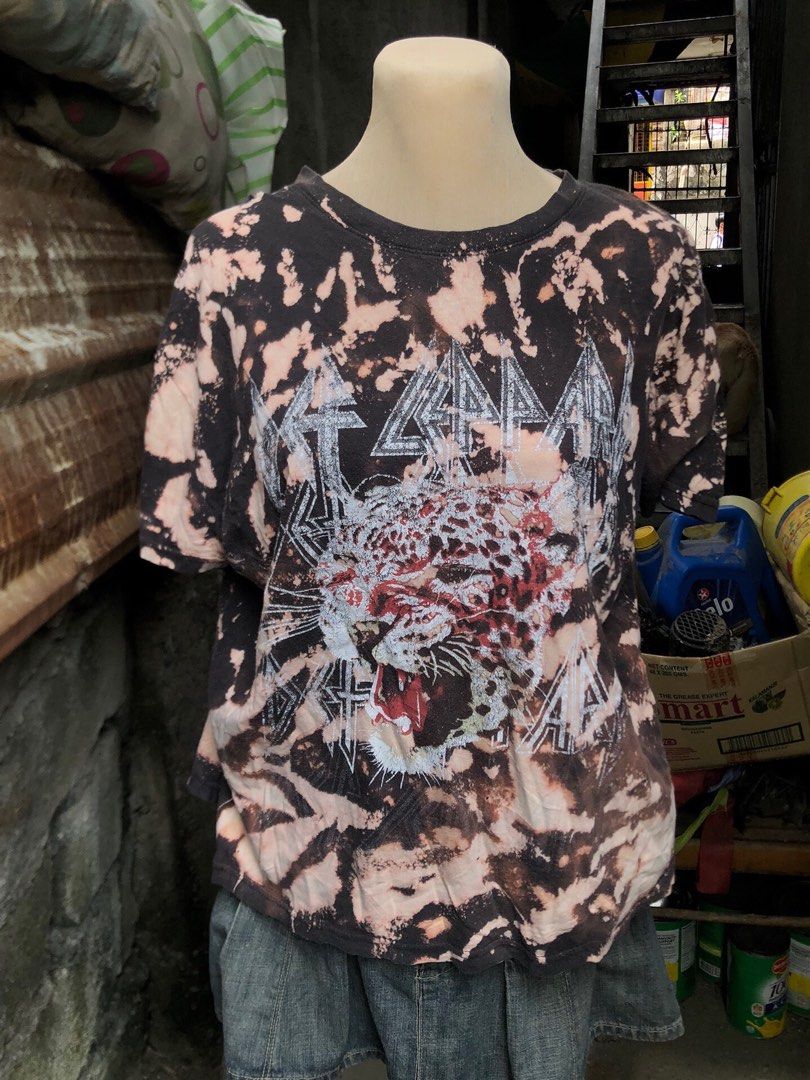 DEF LEPPARD acid wash tee (Category: Tshirts & Polo Shirts ) located in Manila. Submitted by rainejunks (Listing ID 1470107892, Image 1). Description: DEF LEPPARD acid wash tee size: M-XL quality: 100/10 flaws: none🦶🏼 MINE: 300 (au) .