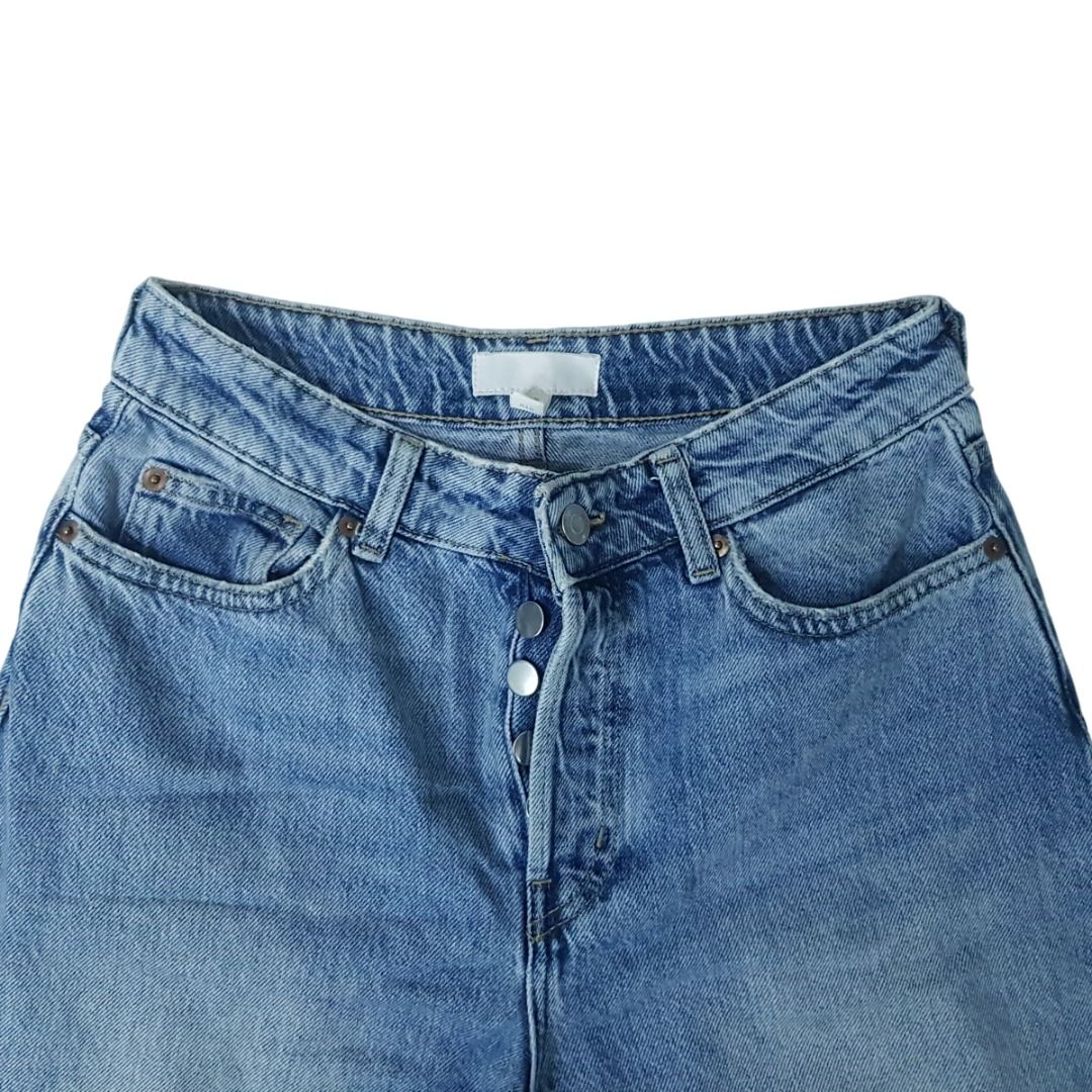 Denim jorts 2 H&M (Category: Shorts) located in Cebu City. Submitted by dwightmendozasr (Listing ID 1470050303, Image 2). Description: Denim jorts 2 H&M Best fit 24 - 26 W- 25.0 L - 20.0 Knee opening - 17.0 ~minor signs of usage which are normal for preloved items Php 250.00 + shipping fee CODE: PP2 .
