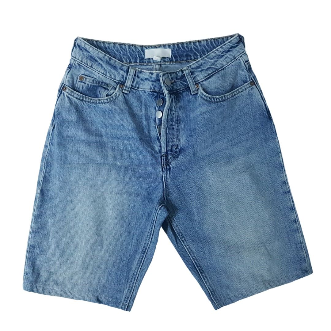 Denim jorts 2 H&M (Category: Shorts) located in Cebu City. Submitted by dwightmendozasr (Listing ID 1470050303, Image 1). Description: Denim jorts 2 H&M Best fit 24 - 26 W- 25.0 L - 20.0 Knee opening - 17.0 ~minor signs of usage which are normal for preloved items Php 250.00 + shipping fee CODE: PP2 .
