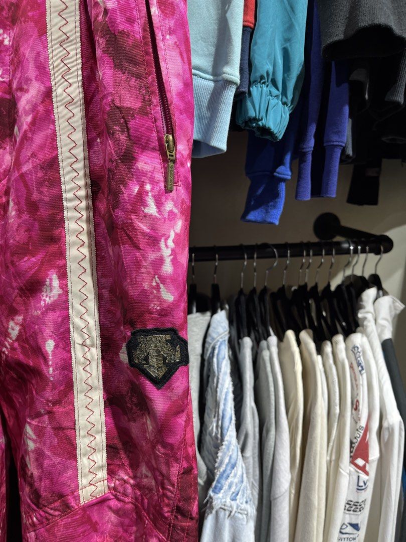 Descente Jumper (Category: Sets & Coordinates) located in Lucban. Submitted by rep.rznt (Listing ID 1469971882, Image 2). Description: (Pants) Dimes: 28 -30 width, 41 length.