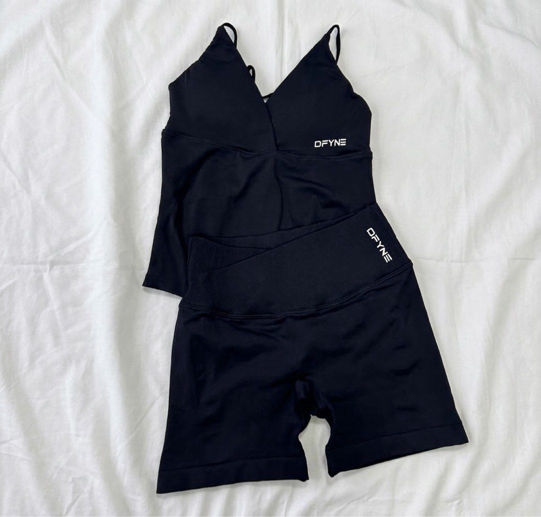 Dfyne Midnight Black Vision Set (Category: Activewear) located in Manila. Submitted by glossywife (Listing ID 1470129153, Image 1). Description: Both size small Tried on only but never worn out Still comes with the pouch Mop: bank transfer Mod: grabexpress / lalamove / j&t.