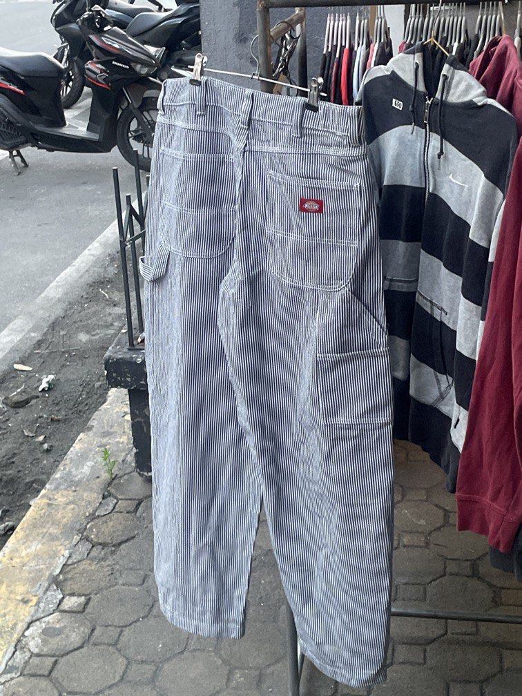Dickies pinstripe carpenter pants ( hickory) (Category: Jeans) located in Manila. Submitted by thr1ft.sta (Listing ID 1470041232, Image 1). Description: FOR SALE Dickies pinstripe carpenter pants Fits to size 32-34 Will provide more details upon inquiry Price is negotiable Add cash for shipping Can do meetups around Metro Manila.