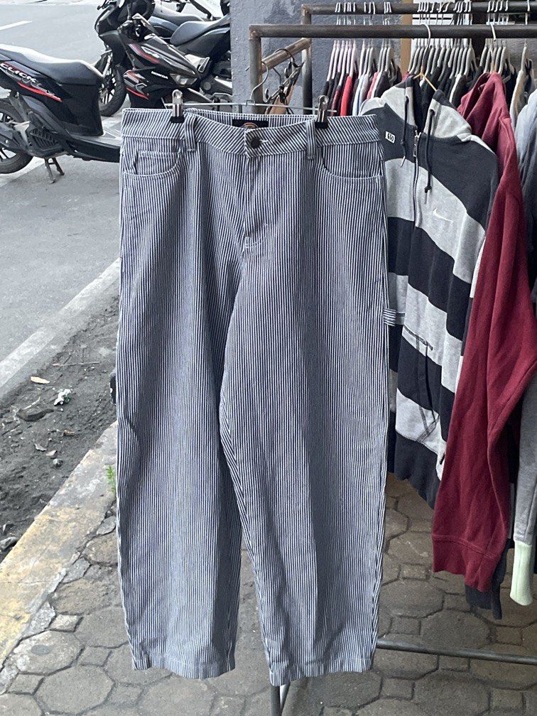 Dickies pinstripe carpenter pants ( hickory) (Category: Jeans) located in Manila. Submitted by thr1ft.sta (Listing ID 1470041232, Image 3). Description: FOR SALE Dickies pinstripe carpenter pants Fits to size 32-34 Will provide more details upon inquiry Price is negotiable Add cash for shipping Can do meetups around Metro Manila.