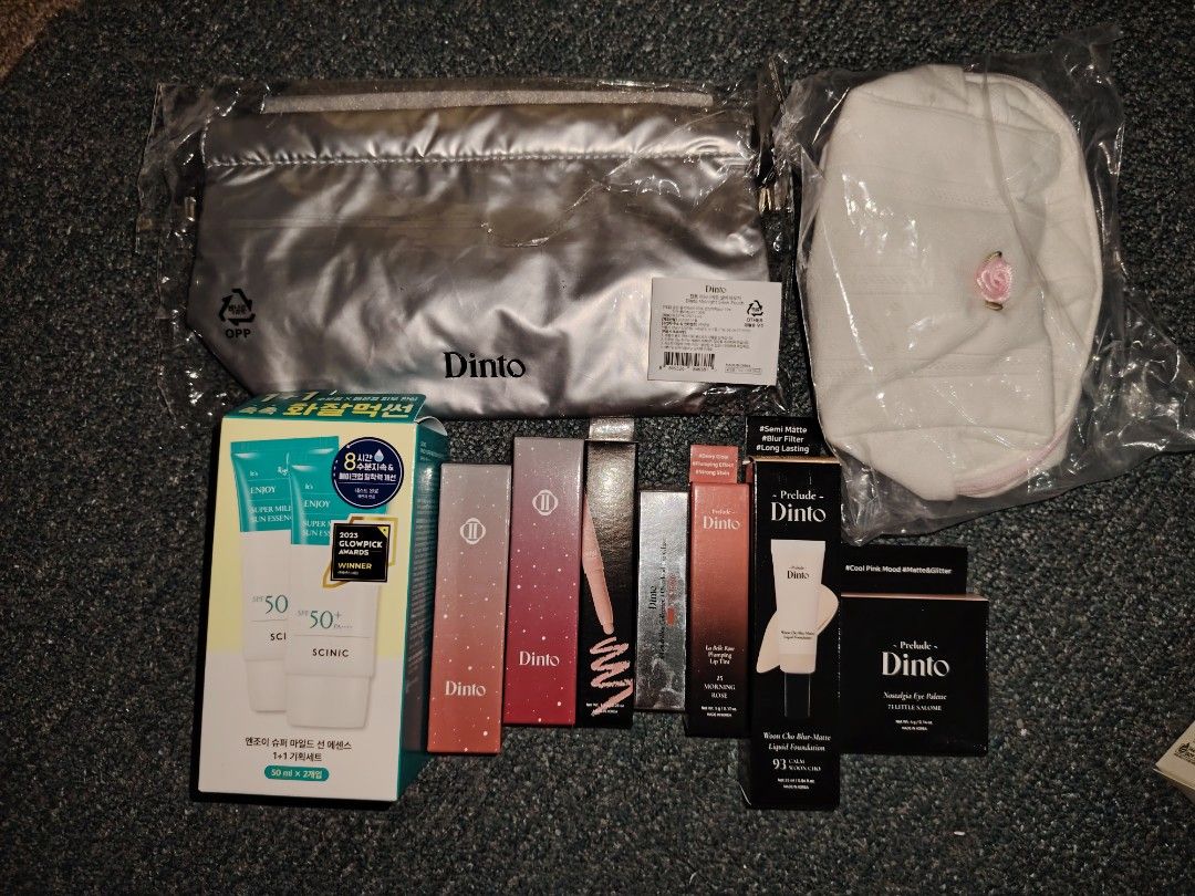DINTO MAKE UP SET (Category: Makeup) located in Manila. Submitted by pinkybeautycon26 (Listing ID 1470081981, Image 1). Description: DINTO SET ALL BRAND NEW INCLUSIONS: >FROZEN LIP JELLY - 376 MIRROR & 382 WITCH >LA BELLE ROSE LIP LINER - MISTY ROSE >OVERLOAD LIP GLAZE - 338 BONTE >LA BELL3 ROSE PLUMPING LIP TINT - 25 MORNING ROSE >BLUR MATTE LIQUID FOUNDATION - 93 CALM WOON CHO >NOSTALGIA EYE PALLETTE - 73 LITTLE SALOME >SILVER AND WHITE POUCH >