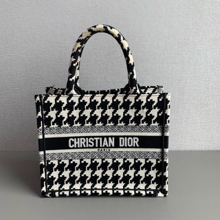 (Category: ) located in . Submitted by collynluxurybag (Listing ID 1470076592, Image 1). Description: .