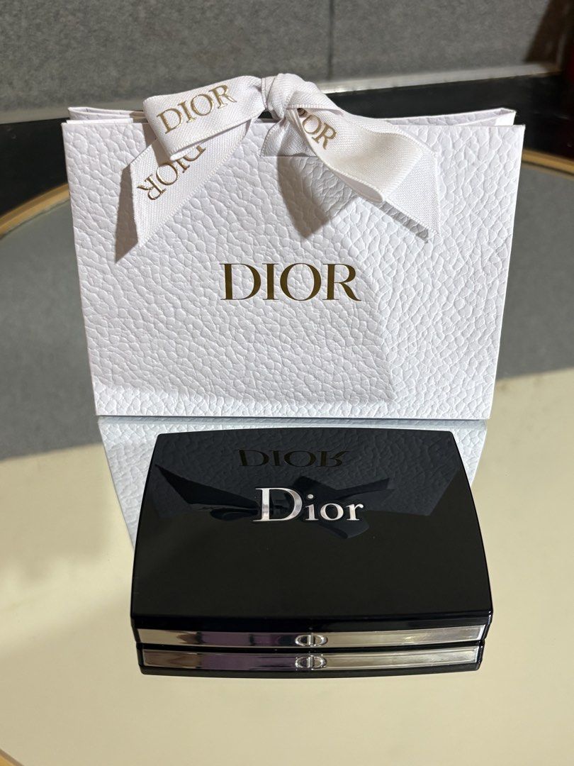 Dior Forever Natural Velvet Pressed Compact Powder 2N (Category: Makeup) located in Pasay City. Submitted by keynbloom (Listing ID 1470026992, Image 2). Description: - brandnew unboxed - FREE DIOR PAPER BAG🩷 - shade: 2N - money back if proven fake!!!! SRP: ₱6k+ .