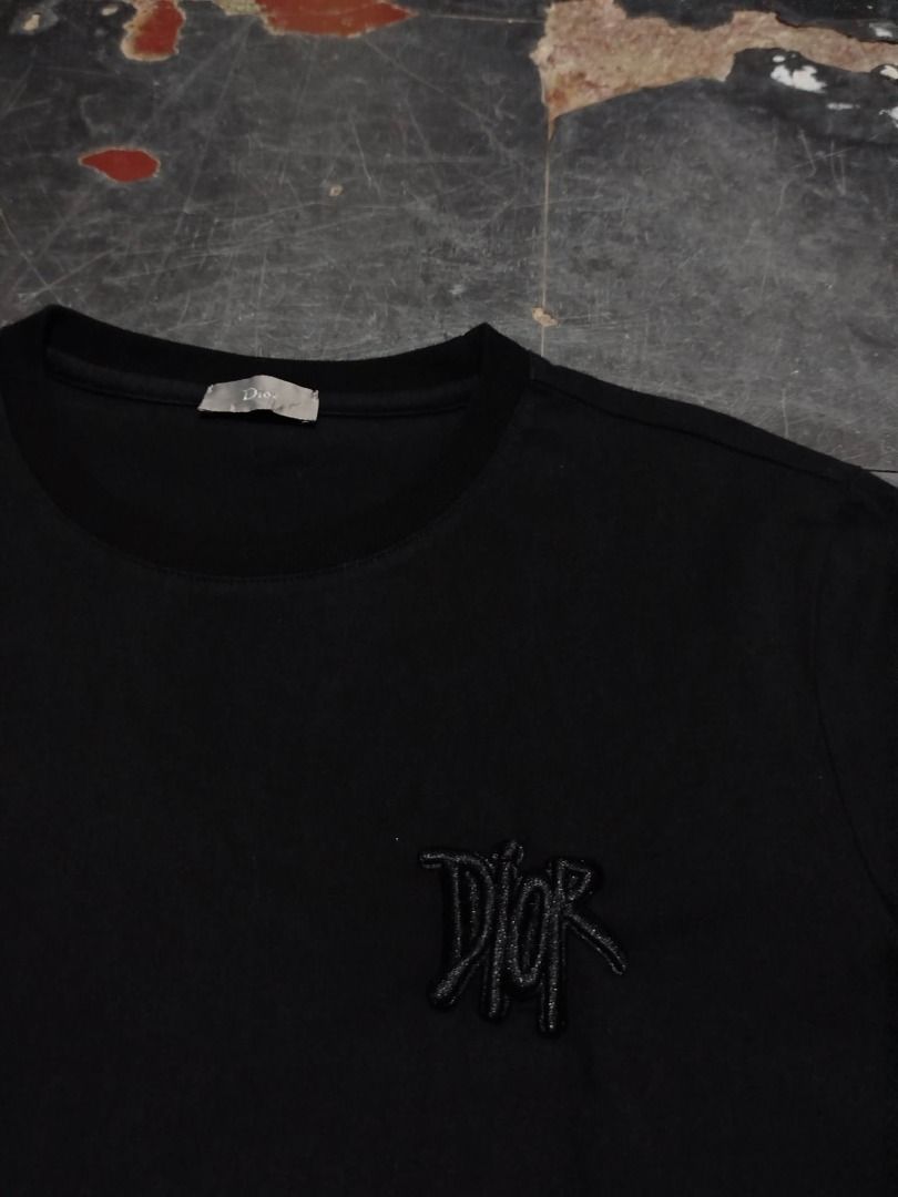 Dior Spell Out Logo T-shirt (Category: Tshirts & Polo Shirts ) located in Caloocan City. Submitted by silverdragon_aaed38 (Listing ID 1470115618, Image 2). Description: Dior Spell Out Logo T-shirt Complete Tags Size Medium to Large Dimes W 20.5 L 28 Color rate 10 No issue 2500 +sf.