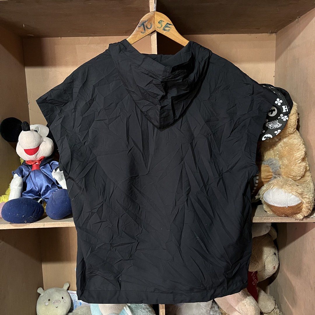 DIOR UNIFORM ANORAK VEST (Category: Activewear) located in Sipalay. Submitted by trustmeyoullbefine (Listing ID 1469997398, Image 2). Description: Size medium 23W 26L Excellent as new Authentic No flaws Need wash only fresh from bale.