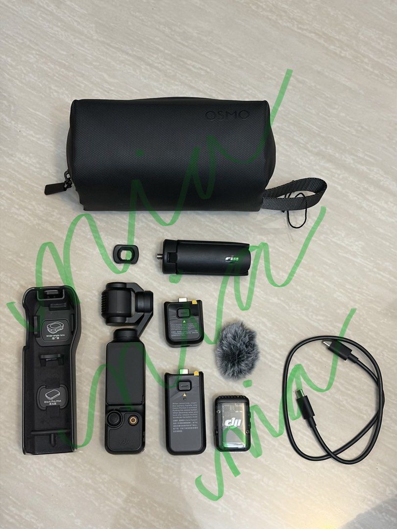 DJI Osmo Pocket 3 Creator Combo (Category: Video Cameras) located in Caloocan City. Submitted by shop.nia (Listing ID 1470007687, Image 1). Description: Bought last April 2026 only - with light scratches in gimbal only - complete inclusions with receipt - still with warranty - mic never been used .