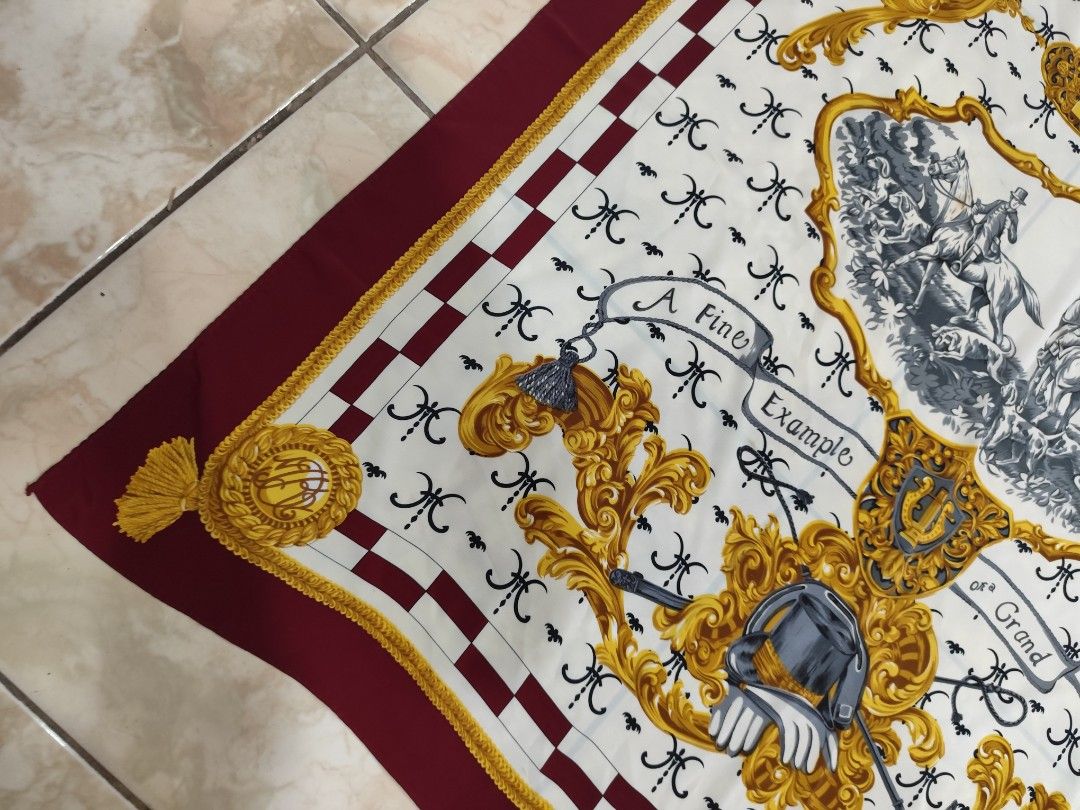 DKNY Scarf (Category: Scarves) located in Dipolog. Submitted by thriftteata (Listing ID 1470077221, Image 3). Description: very prety 34"x34".