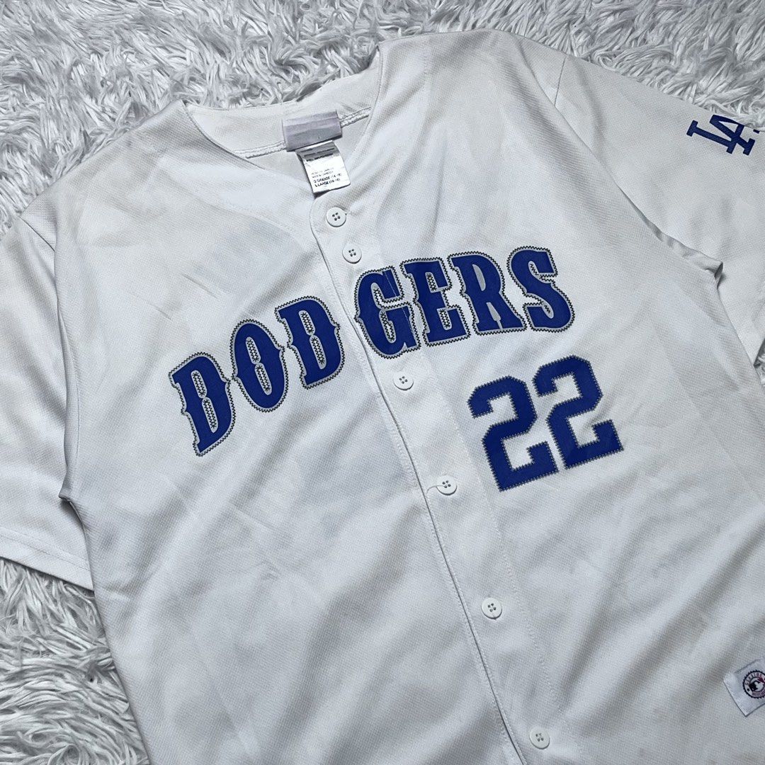 Dodgers MLB jersey (Category: Activewear) located in Baguio. Submitted by sellingtonshop (Listing ID 1469948317, Image 3). Description: u3. Los Angeles Dogers Baseball Jersey #22 Kershaw by Team Athletics Size: Youth L fits S mens or M womens Dimes: 26*20 Condition: very good Issue: light stains and small holes on its bottom area Mine: 480 Steal: 580 Grab: 680.