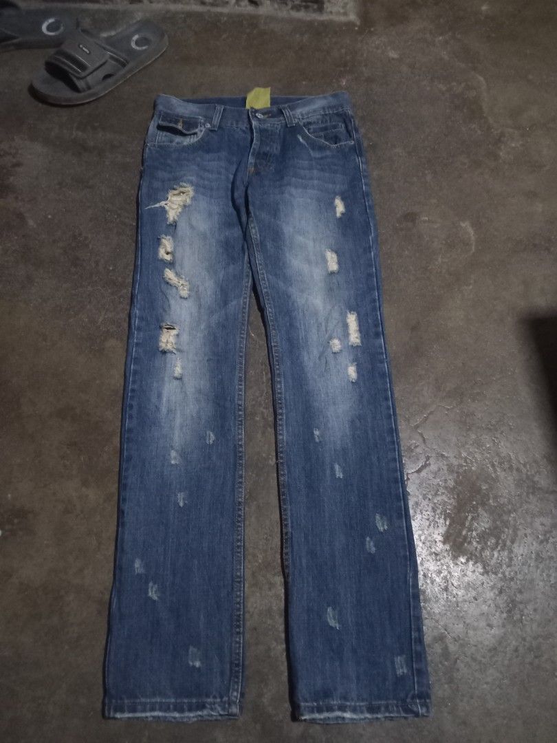 Dolce Gabbana (Category: Jeans) located in Manila. Submitted by tcbukay_zxc25 (Listing ID 1470072551, Image 1). Description: Dolce Gabbana Size 29 Length 41 Leg opening 6.