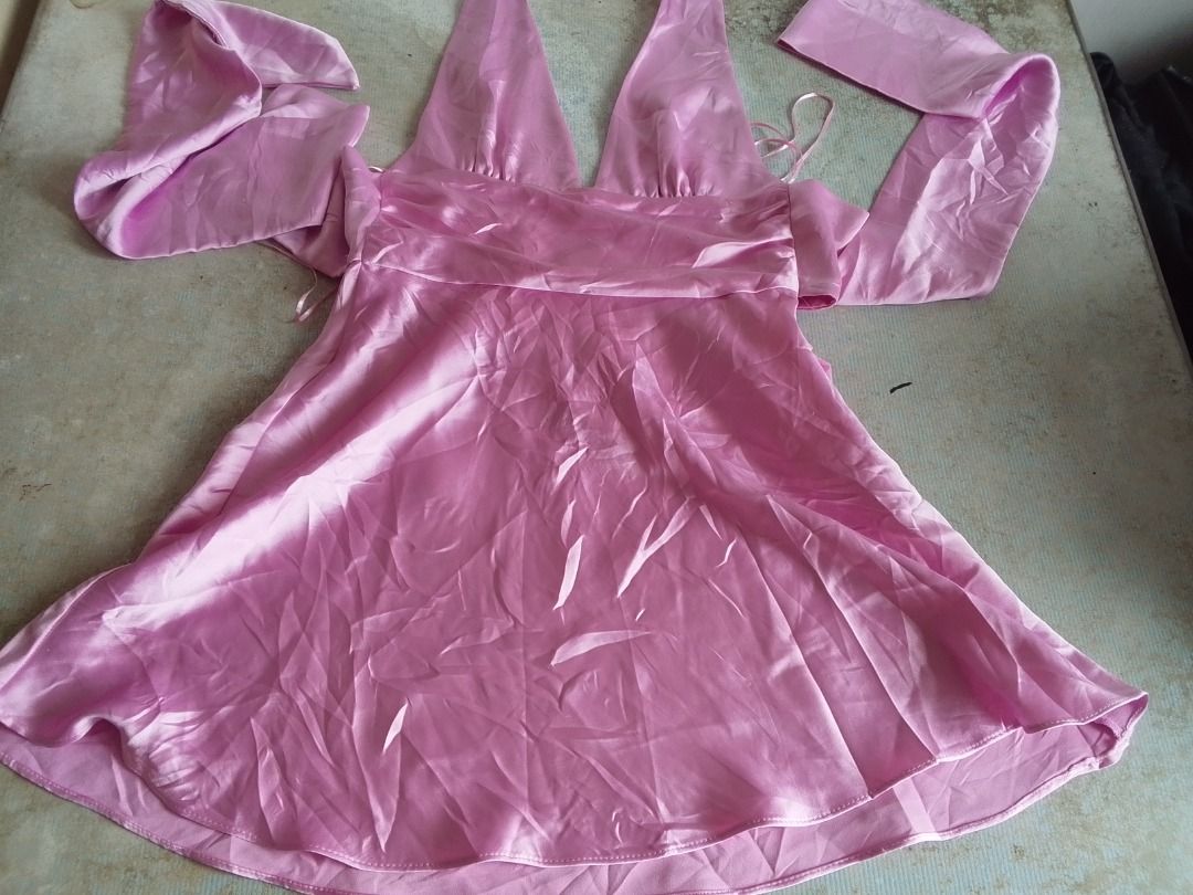 Dress US BNEWTAG ( Zara) (Category: Dresses) located in Los Banos. Submitted by mania-62906 (Listing ID 1470035088, Image 3). Description: Authentic. US Extra Small ( note: damage or not aligned zipper need to fix it).