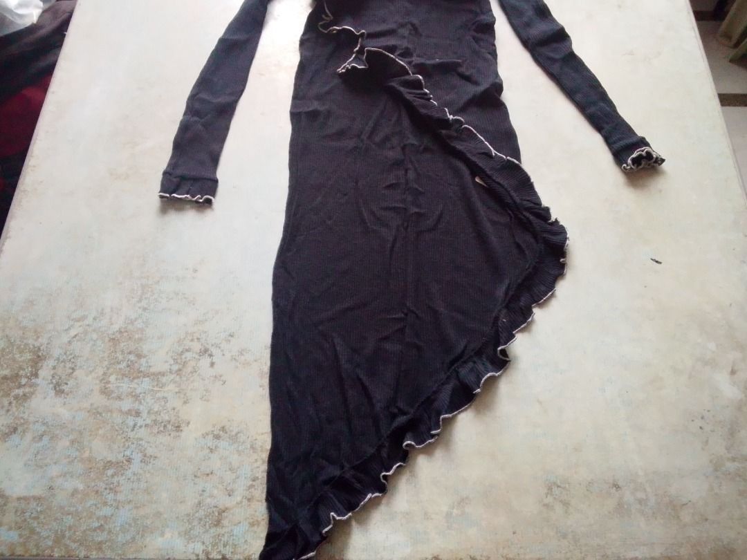 Dress US BNEWTAG (Zara) (Category: Dresses) located in Los Banos. Submitted by mania-62906 (Listing ID 1470032349, Image 3). Description: Authentic. US Medium ( note side slit might be revealing you possess a little bit k to wear it. .