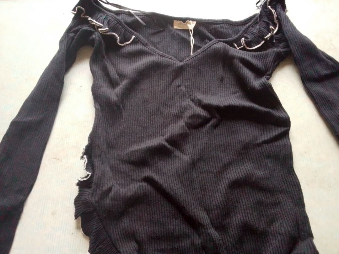 Dress US BNEWTAG (Zara) (Category: Dresses) located in Los Banos. Submitted by mania-62906 (Listing ID 1470032349, Image 2). Description: Authentic. US Medium ( note side slit might be revealing you possess a little bit k to wear it. .