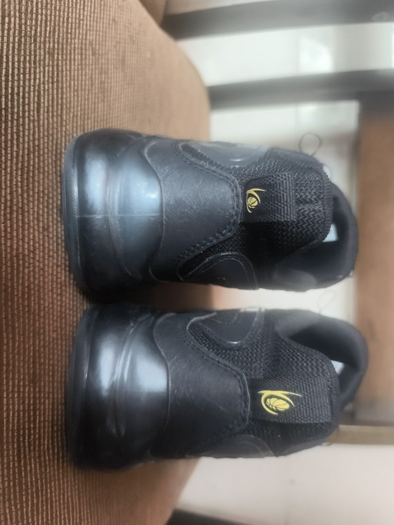 dr.kong (Category: Dress Shoes) located in Manila. Submitted by declutterwithmae2x (Listing ID 1469965102, Image 3). Description: Code: NIKE Size: 38 Brand/Origin: VIETNAMESE Price: ₱ 3000 Condition: LIKE NEW ⚠️ REMINDERS: • Items are preloved/ukay bales. Please manage expectations. • Wash before wearing for hygiene purposes! • Color may slightly vary due to studio lighting. • No cancellations or returns allowed.