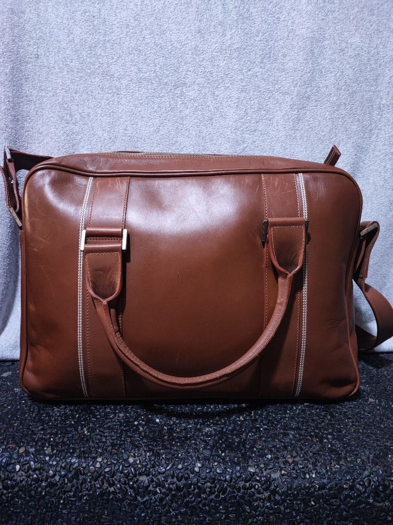 Dunhill Brown Leather Business Bag Briefcase (Category: Briefcases) located in Baguio. Submitted by jayrgijc52758 (Listing ID 1470090996, Image 3). Description: Dunhill business bag in tan color With sign No major flaw 16" length In very good condition 3500.