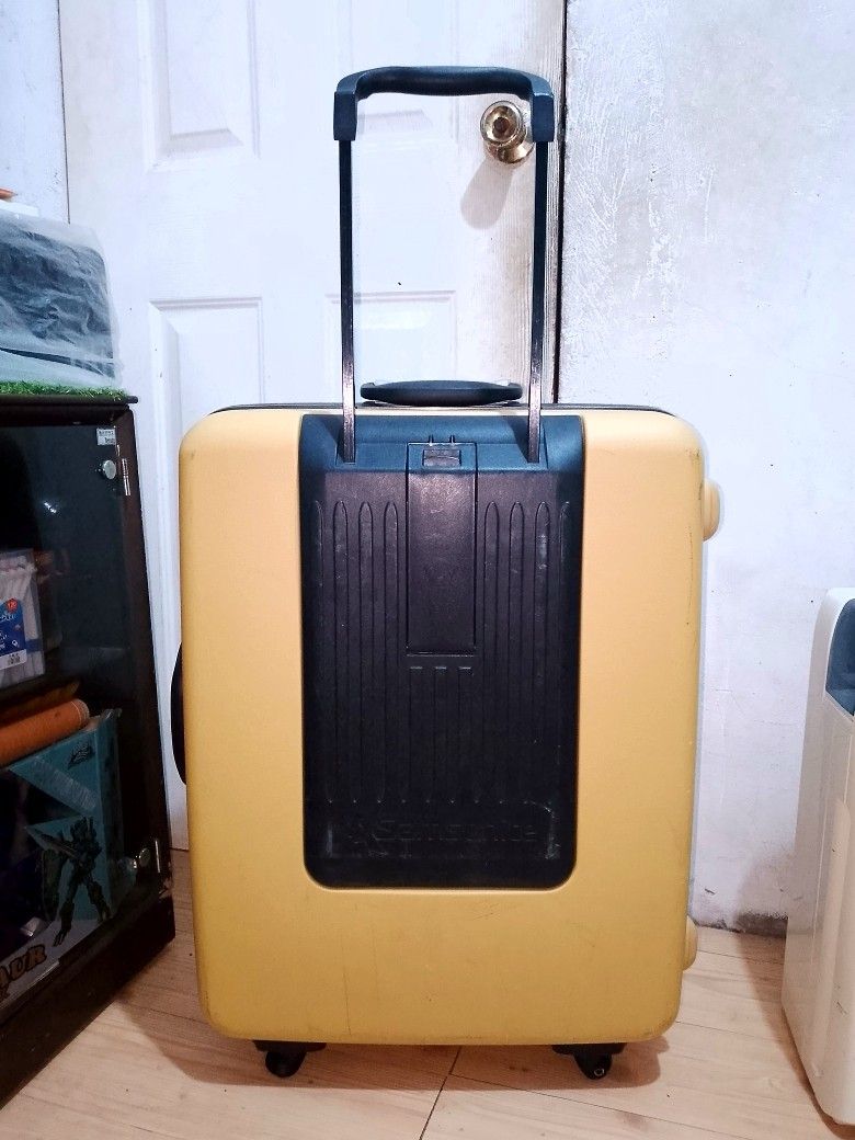 Durable Samsonite Large Hardcase Luggage (Category: Luggage) located in Dasmarinas. Submitted by michie_olshoppe25 (Listing ID 1470087792, Image 2). Description: .