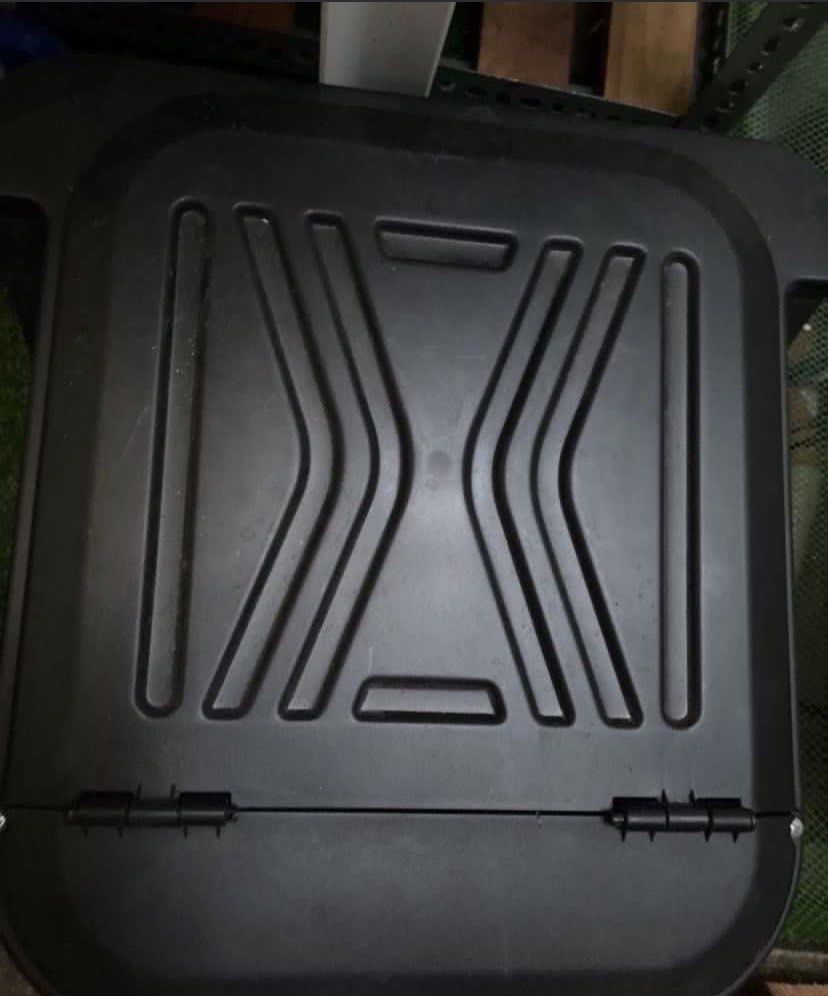 e-bike bottom box (Category: Body Parts and Accessories) located in Taguig. Submitted by ceej0915 (Listing ID 1469999187, Image 1). Description: bottom box for ebike with lock.