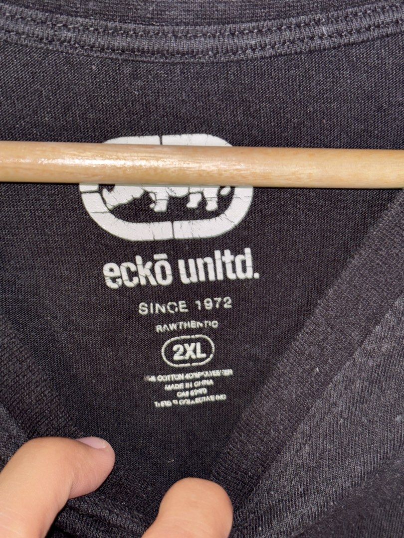 Ecko Unltd. black V-neck t-shirt (Category: Tshirts & Polo Shirts ) located in Cabuyao City. Submitted by giothr1ft (Listing ID 1470081013, Image 3). Description: -Width: 25 -Length: 31 -Condition: 10/10 📌Buyers will shoulder the shipping fee.