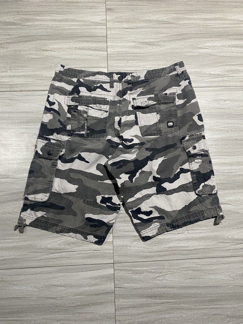 Ecko Unltd camouflage cargo shorts (Category: Shorts) located in Bacolod City. Submitted by bnta_bounce (Listing ID 1470106198, Image 2). Description: Flaws: none Length 23 Waist 36 Leg hole 11.