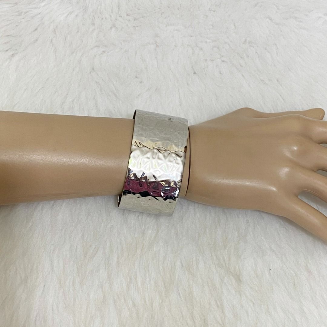 Edforce Stainless Steel Wide Textured Cuff Bracelet (Category: Bracelets) located in Cebu City. Submitted by posh_avenue888 (Listing ID 1470123814, Image 1). Description: In very good condition. From Japan. Diameter 2.75". Width 1.25". 100% authentic!!!.