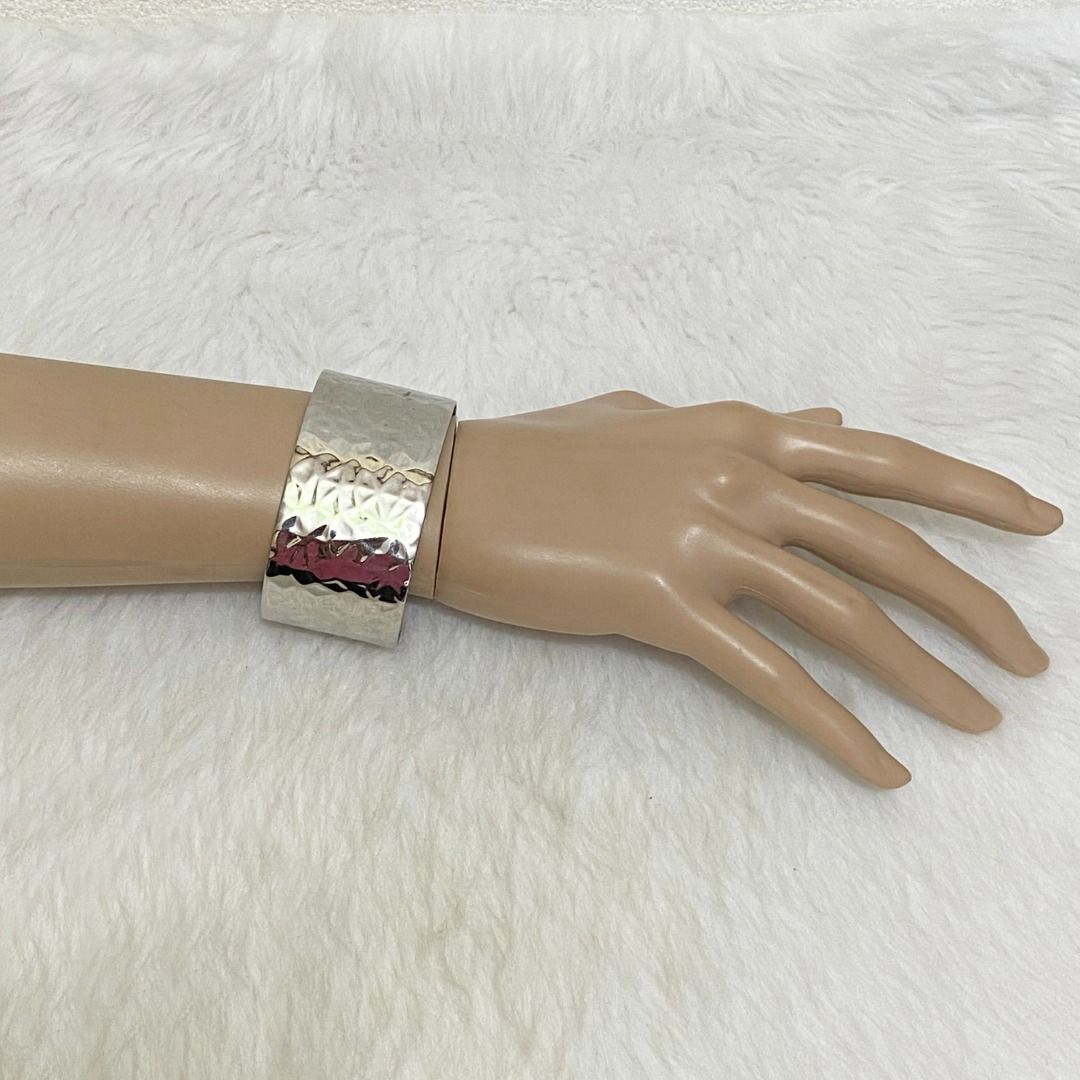 Edforce Stainless Steel Wide Textured Cuff Bracelet (Category: Bracelets) located in Cebu City. Submitted by posh_avenue888 (Listing ID 1470123814, Image 2). Description: In very good condition. From Japan. Diameter 2.75". Width 1.25". 100% authentic!!!.