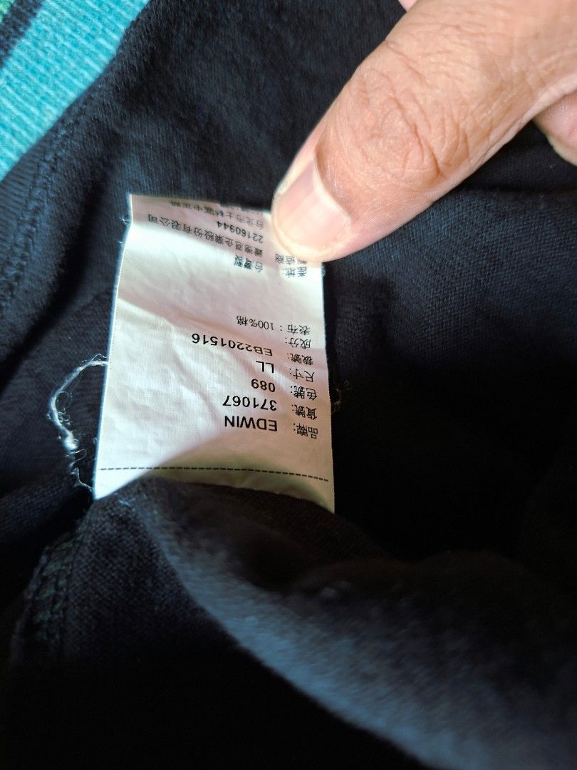Edwin Black Pocket T-Shirt Size LL (Category: Tshirts & Polo Shirts ) located in San Francisco. Submitted by manu2025 (Listing ID 1470140202, Image 3). Description: - Brand: Edwin - Color: Black - Size: LL (Pit-to-pit: ~24", Length: ~28") - Material: 100% soft and breathable cotton - Details: Chest pocket with blue wave embroidery, small brand tag on pocket hem, and bottom corner label - Style: Basic casual tee, perfect for everyday wear.
