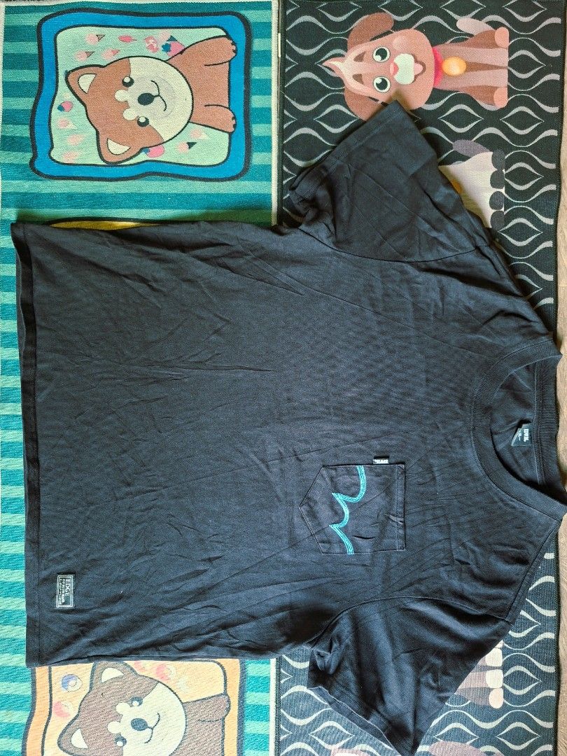 Edwin Black Pocket T-Shirt Size LL (Category: Tshirts & Polo Shirts ) located in San Francisco. Submitted by manu2025 (Listing ID 1470140202, Image 1). Description: - Brand: Edwin - Color: Black - Size: LL (Pit-to-pit: ~24", Length: ~28") - Material: 100% soft and breathable cotton - Details: Chest pocket with blue wave embroidery, small brand tag on pocket hem, and bottom corner label - Style: Basic casual tee, perfect for everyday wear.