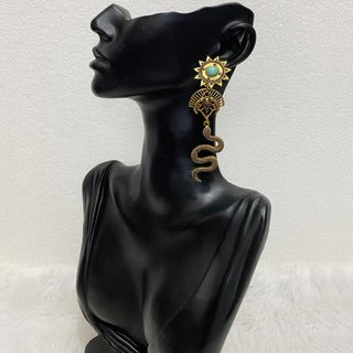 (Category: ) located in . Submitted by posh_avenue888 (Listing ID 1470115346, Image 1). Description: .