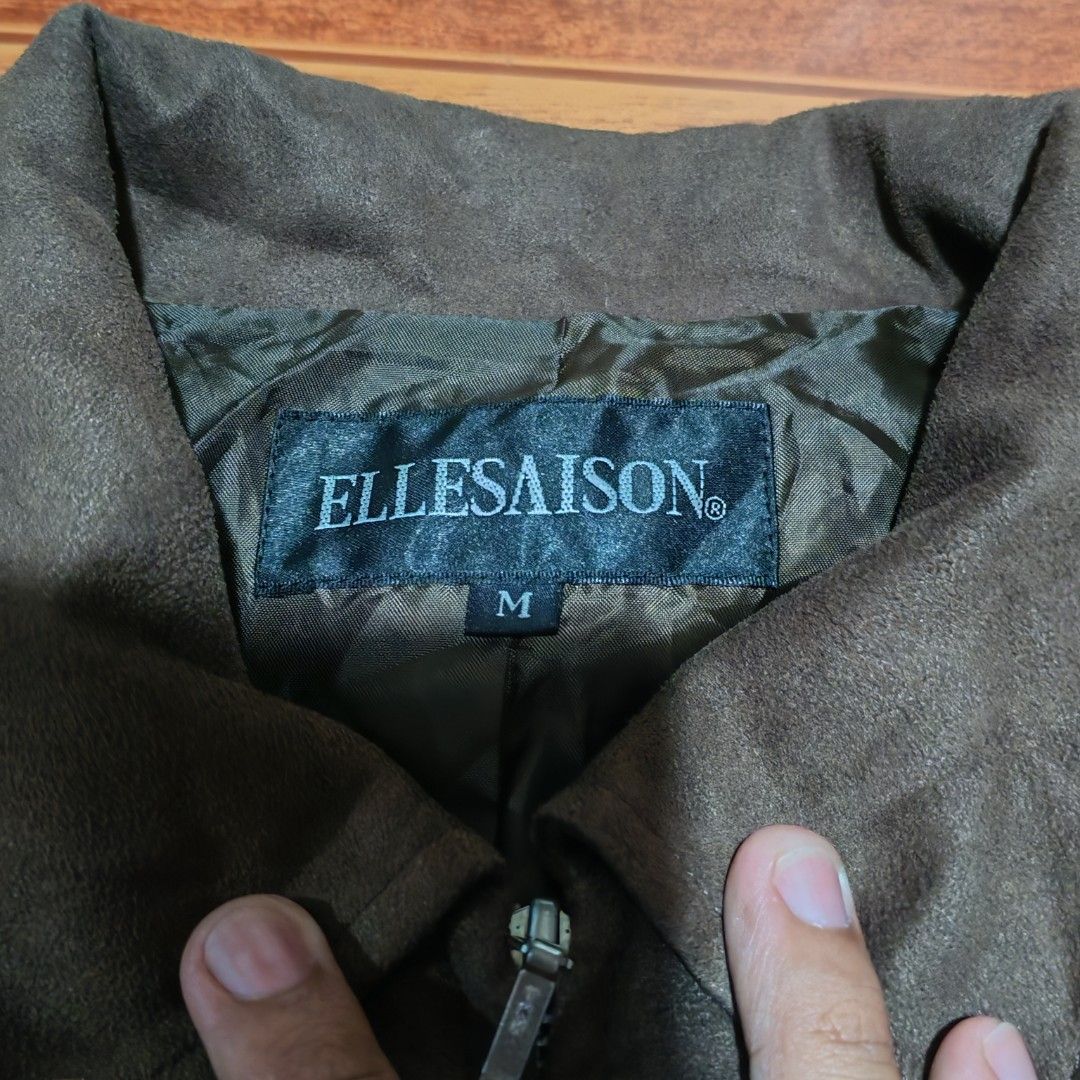 ELLESAISON Suede Jacket Brown Size M (Category: Coats, Jackets and Outerwear) located in Caloocan City. Submitted by calmfish.aae475 (Listing ID 1470061238, Image 2). Description: - Brand: ELLESAISON - Color: Dark Brown - Material: Faux Suede with quilted inner lining - Size: Medium (M) - Closure: Full front zipper - Features: Structured collar, long sleeves, and two front slip pockets - Design: Clean back with vertical panel stitching - Conditio