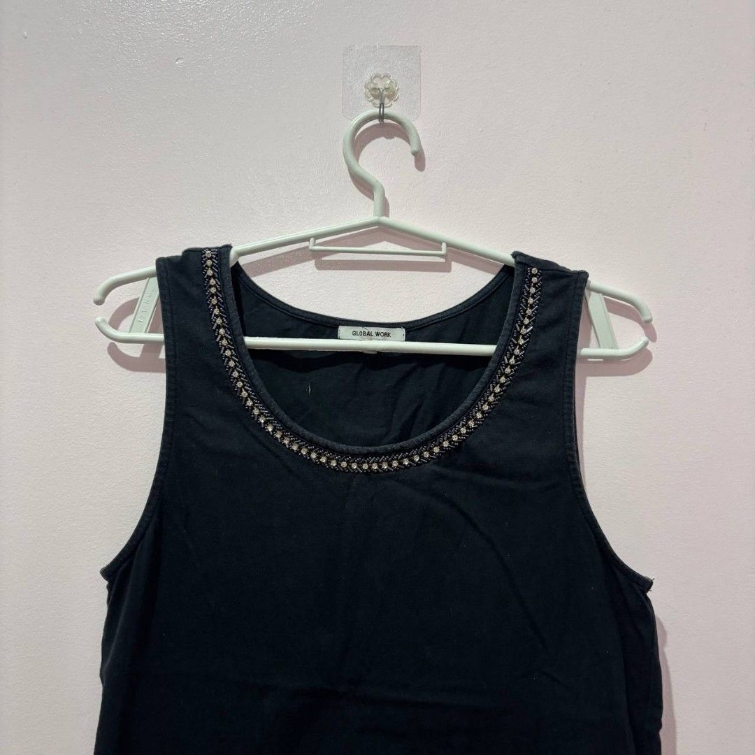 embellished tank top (Category: Sleeveless) located in Santa Rosa. Submitted by zbwears (Listing ID 1470082637, Image 2). Description: ▸ embellished tank top ▸ small | ₱80 e asked questions: ▸ location: balagtas, batangas city ▸ mop: GCASH ▸ mod: direct JNT (min. ₱54) feel free to message me for any inquiries 💌 💌.