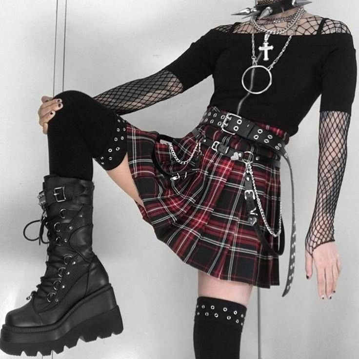 EMO/GRUNGE MINI SKIRT (Category: Skirts) located in Laoag. Submitted by soulleadthrift (Listing ID 1469976909, Image 2). Description: FOR SALE‼️‼️‼️🔥🔥🔥 BRAND: ELTON KIDD TYPE: PLEATED MINISKIRT DIMES:28 WAISTLINE 19 LENGTH CR:9.8/10 EXCELLENT CONDITION ISSUE: CRACK LEATHER IN BELT PART LOC: LAOAG CITY ILOCOS NORTE📌📌📌 350+SF DM LANG📩📩📩.