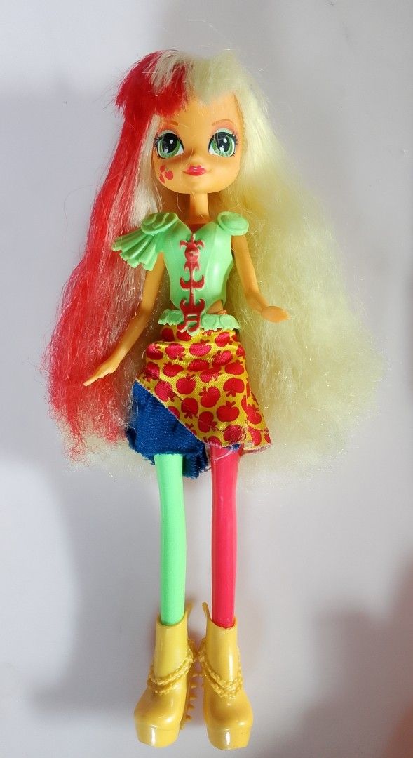 Equestria Girls Applejack (Category: Kids Toys) located in Quezon City. Submitted by gailiannil (Listing ID 1470024985, Image 1). Description: .