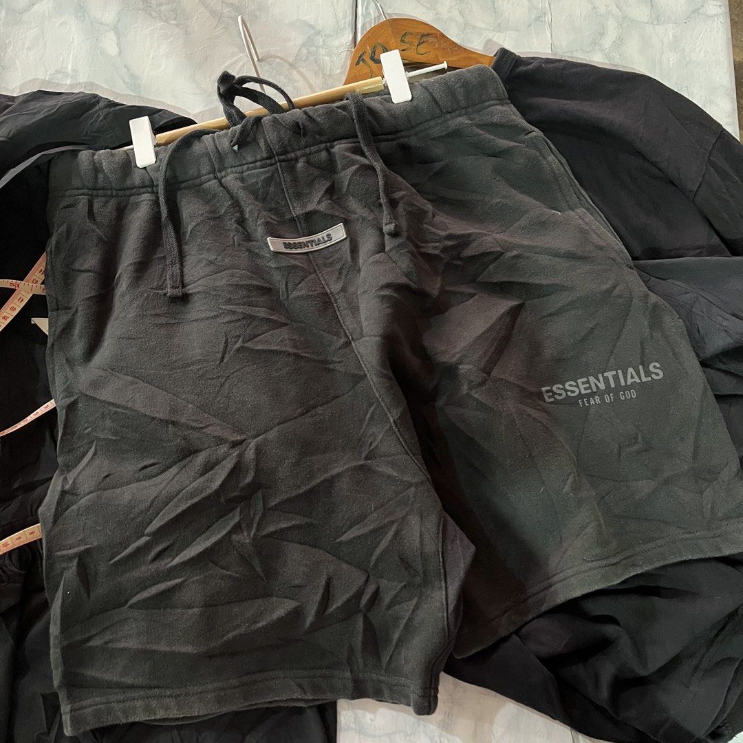 ESSENTIAL FOG SHORT (Category: Shorts) located in Sipalay. Submitted by trustmeyoullbefine (Listing ID 1469998116, Image 1). Description: Size medium 30-34W 19L Excellent condition No flaws Need wash only.