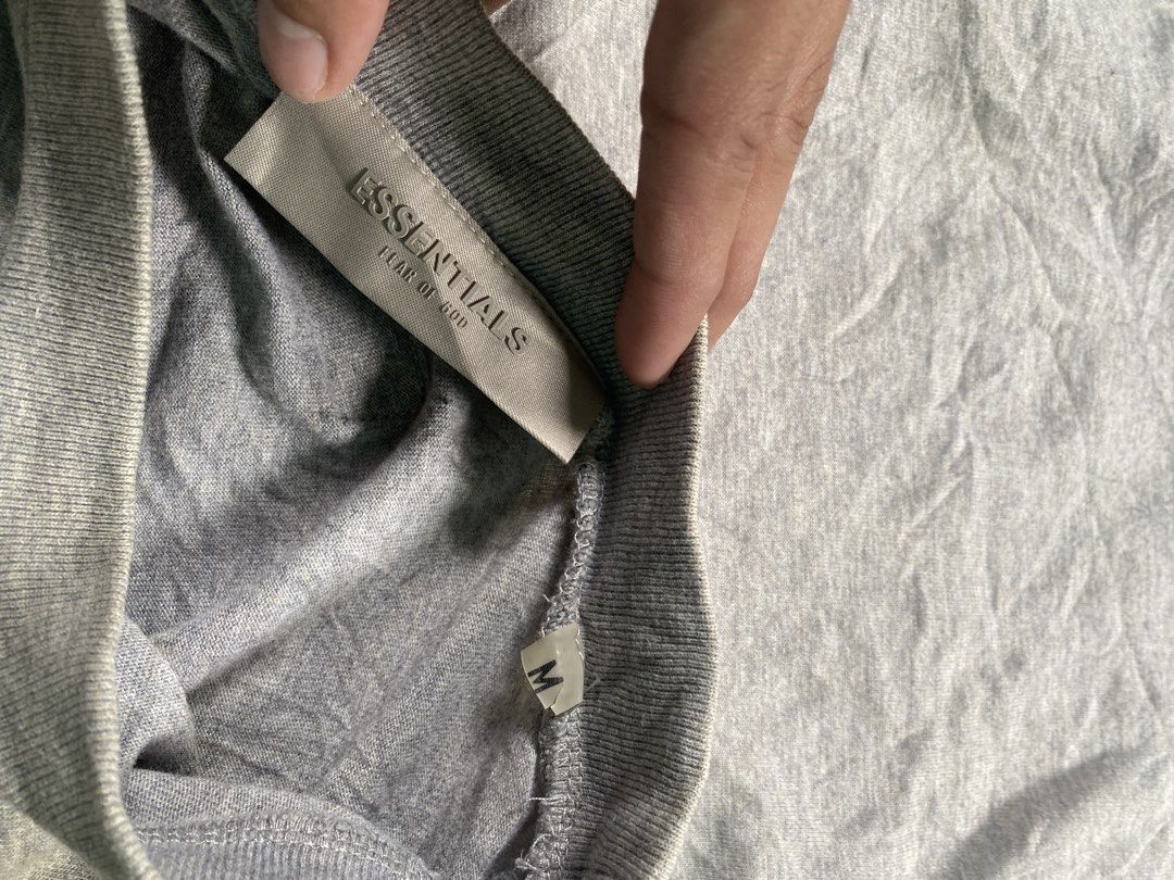 Essentials (Category: Tshirts & Polo Shirts ) located in Manila. Submitted by r4y.garm3nts (Listing ID 1469961470, Image 3). Description: Width We Length 30 .