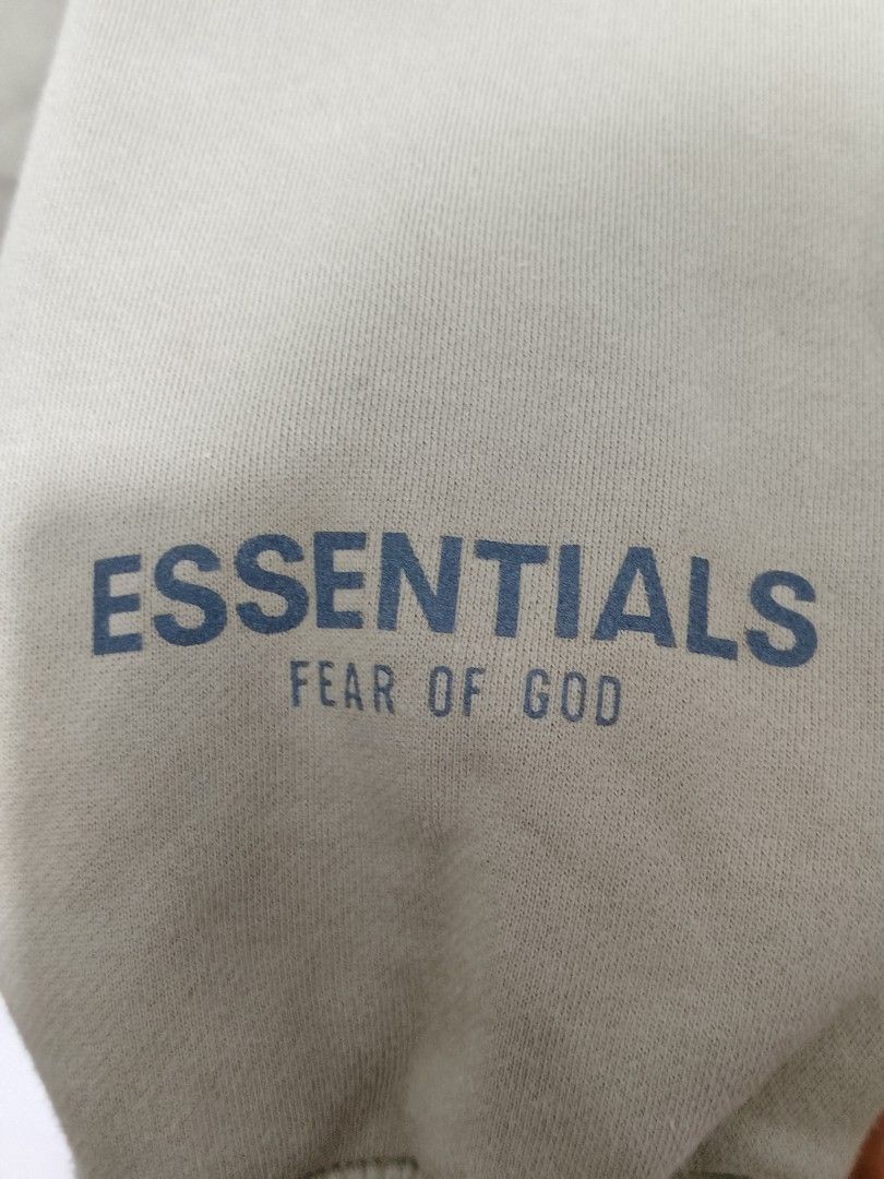Essentials crewneck sweatshirt (Category: Coats, Jackets and Outerwear) located in Baguio. Submitted by taishuiha2026 (Listing ID 1470111732, Image 3). Description: .