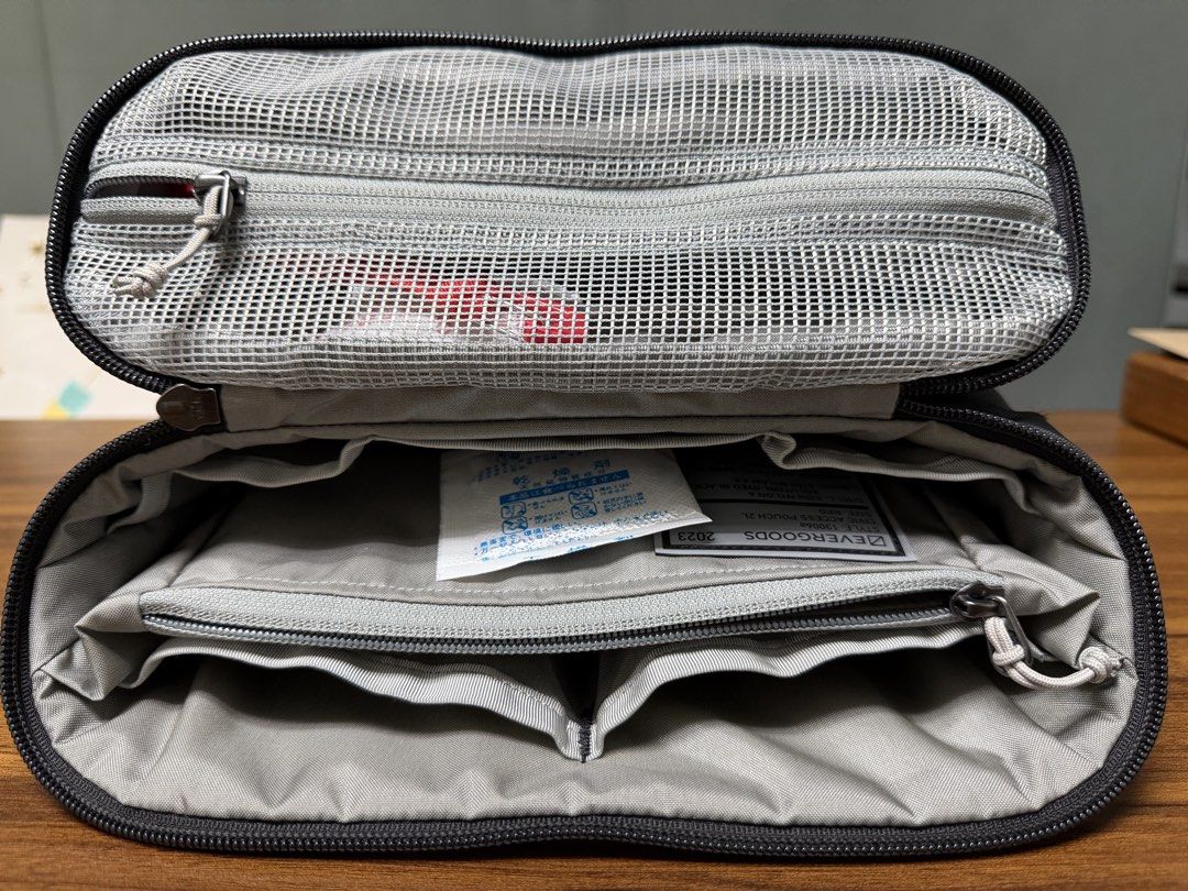 Evergoods CAP2 Civic Access Pouch (Category: Camera Bags & Carriers) located in Makati City. Submitted by fujitiv (Listing ID 1469984597, Image 2). Description: Have had this for a year now but only used once on a trip, then stored. I prefer the more compact PD Tech Pouch (Small) Looks and smells new. Makati / Sta Ana.