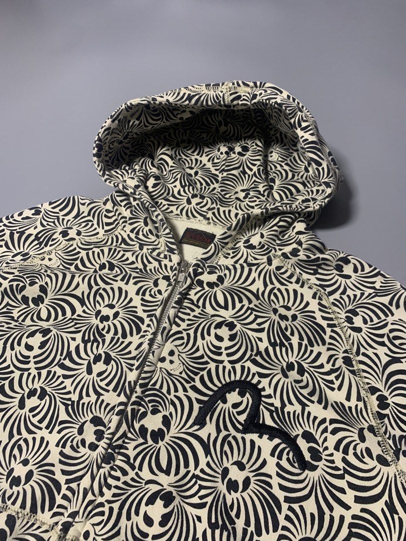 Evisu Skull Patterned Zip-Up Hoodie AOP Embroidered Logo (Category: Tshirts & Polo Shirts ) located in Manila. Submitted by macadr1p (Listing ID 1470107437, Image 3). Description: Evisu Skull Patterned Zip-Up Hoodie 𝑴𝒆𝒂𝒔𝒖𝒓𝒆𝒎𝒆𝒏𝒕𝒔 — 22x25.5 𝑩𝒆𝒔𝒕 𝑭𝒊𝒕 — Medium 𝑪𝒐𝒍𝒐𝒓 𝑹𝒂𝒕𝒆— 9.8/10 𝑪𝒐𝒏𝒅𝒊𝒕𝒊𝒐𝒏 — Excellent 𝑻𝒂𝒈𝒔 — Complete 𝑰𝒔𝒔𝒖𝒆𝒔 — None 𝑭𝒂𝒃𝒓𝒊𝒄 — High-quality 𝑪𝒐𝒍𝒐𝒓 — Not faded 𝑺𝒊𝒈𝒏𝒔 𝒐𝒇 𝑼𝒔𝒂𝒈