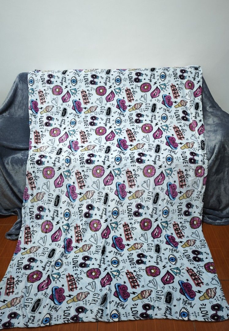 Eye Fur Fleece Blanket - Single (Category: Bedding & Towels) located in Mariveles. Submitted by hl.reyrfinds (Listing ID 1470083776, Image 1). Description: 🍀☘️🍀☘️🍀 Fur Fleece Blanket Soft, Lightweight l, Glossy ‼️ Di pantay cutting Pay First. MOD: JnT.