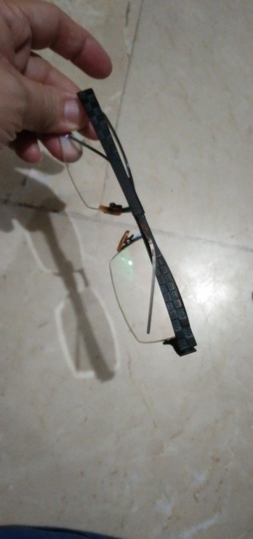 Swissflex eyeglasses some flaw (Category: Sunglasses & Eyewear) located in Quezon City. Submitted by eidorableshop (Listing ID 1470123848, Image 1). Description: .