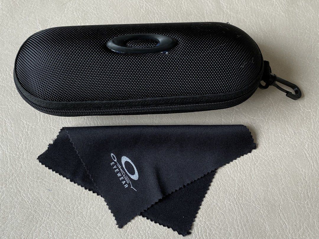 Eyewear Case and Microfiber Cloth (Category: Sunglasses & Eyewear) located in San Juan City. Submitted by loveswatches22 (Listing ID 1469995369, Image 2). Description: Onhand Wholesale and Retail Available We Ship Nationwide Same day delivery .