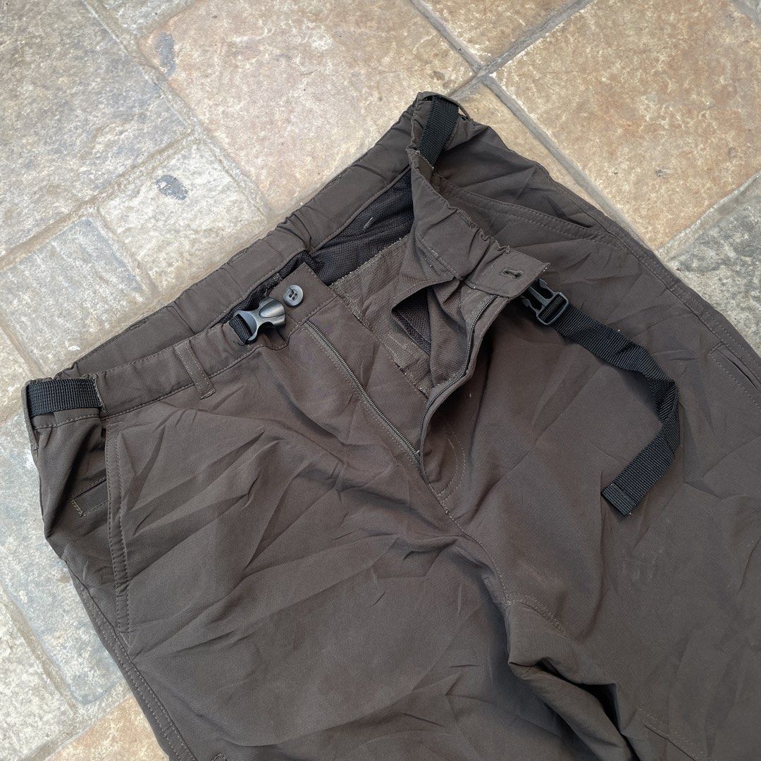 FairCraft Brown Outdoor Tech Hiking Pants (Category: Activewear) located in Pasig City. Submitted by icie_finds (Listing ID 1469975250, Image 3). Description: FairCraft Brown Outdoor Tech Hiking Pants Size: Fits 28 - 36 (Adjustable webbing belt) DIMES / Measurements: - W 28-36 - L 41 - LegOpen 8 Condition: Excellent condition (Clean fabric, hardware all intact) Price: ₱600 Details & Features: - FairCraft embroidered logo patch on rear yoke - Soli