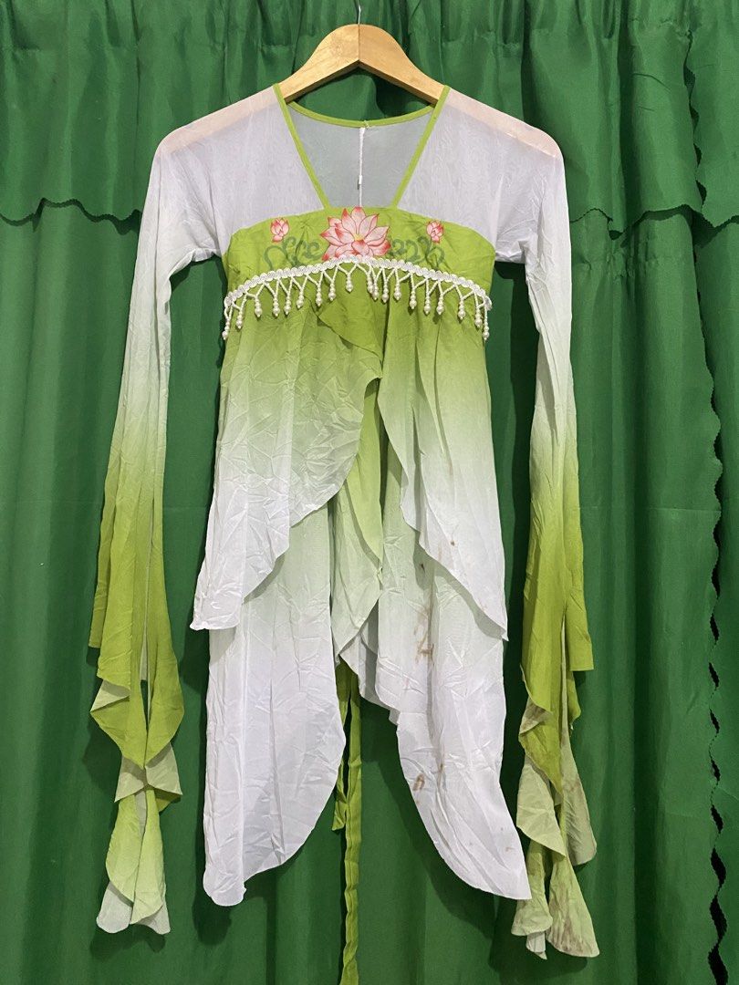 FAIRY DRESS (Category: Dresses) located in Victorias. Submitted by ukayngae (Listing ID 1470032774, Image 1). Description: FAIRY DRESS HONEST ISSUE STAINS SEEN ON PIC.