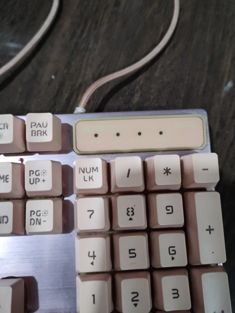 Fantech Keyboard K613L Fighter II Sakura (Category: Computer Keyboard) located in Manila. Submitted by strawb.milkis (Listing ID 1470075659, Image 2). Description: Fantech K613L Fighter II Pink Sakura Edition Gaming Keyboard issue: yellowing parts of internal components and may mga alikabok yung loob kasi natambak na sya. yung surface lang nalinis ko since wala akong tools para malinis yung loob. rest assured that all keys are working. gumagana r