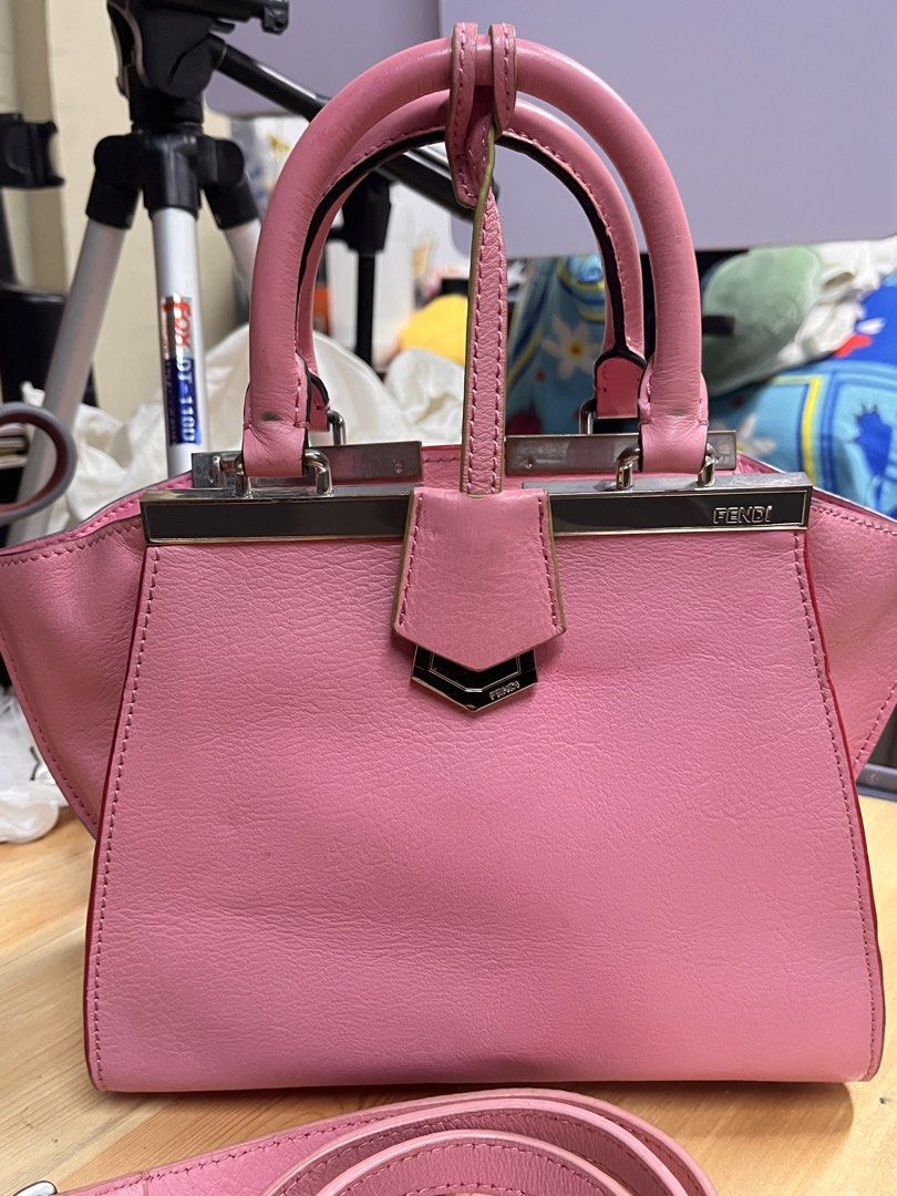 Fendi 3jours pink crossbodybag (Category: Cross-body Bags) located in Cagayan de Oro. Submitted by allaboutukayukaybagscdo (Listing ID 1470039883, Image 2). Description: .