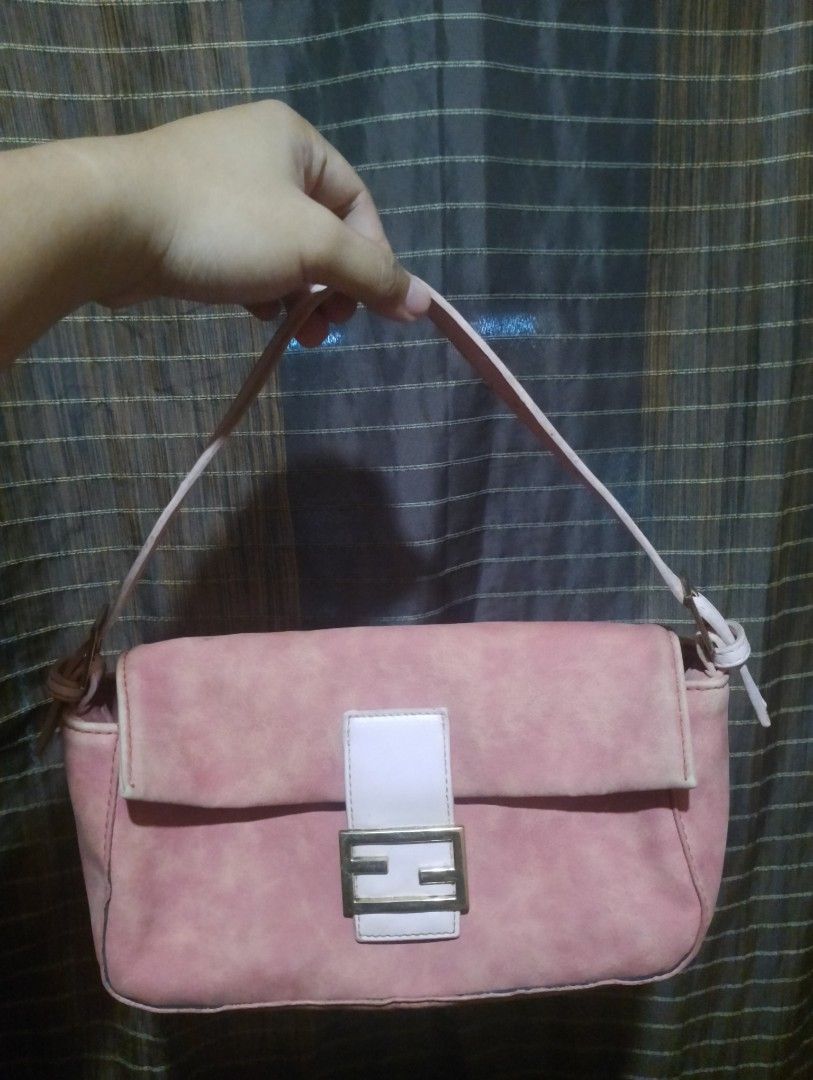 Fendi Baguette Pink (Category: Purses & Pouches) located in Carmen. Submitted by fukqueazz (Listing ID 1470101127, Image 1). Description: Fendi Baguette No Tags Good Condition Leather No Issues 600+Shipping 📍Cebu.